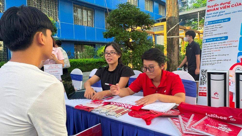 Đô thị lõi Hà Nội: Mở rộng không gian việc làm, nâng chất lượng lao động trẻ Đô thị lõi Hà Nội: Mở rộng không gian việc làm, nâng chất lượng lao động trẻ